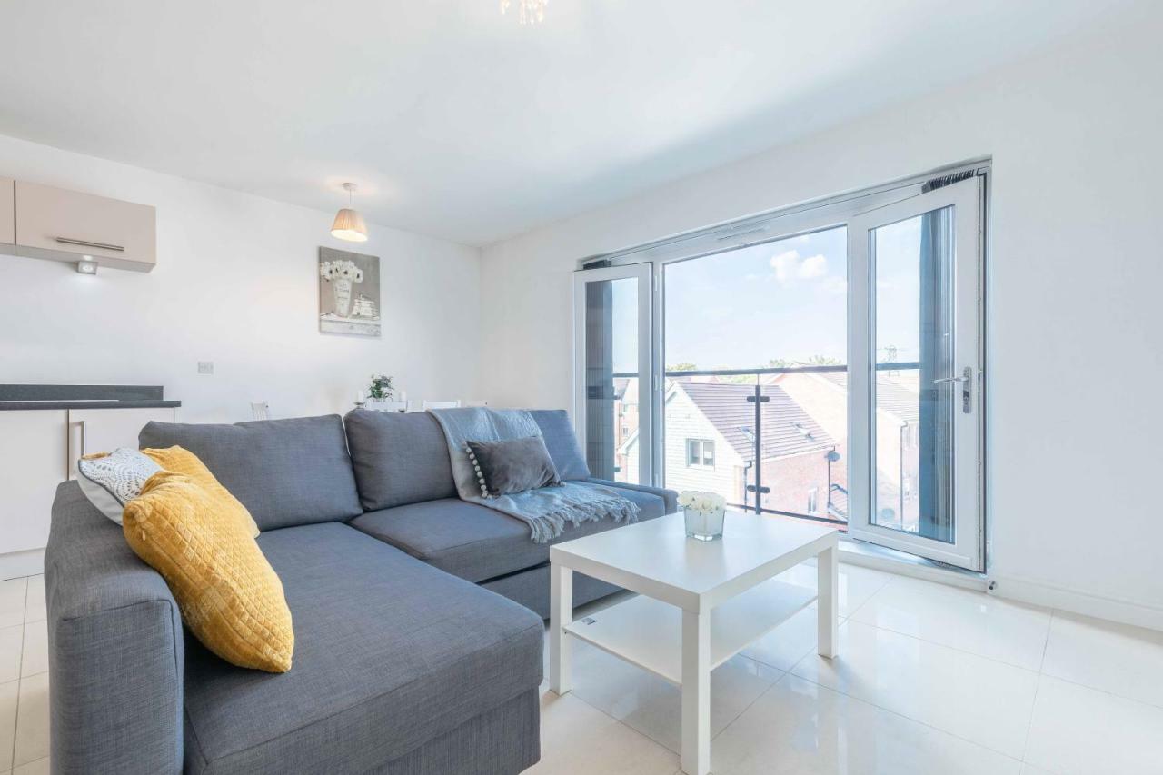 Ferienwohnung The Penthouse @ Waterside Grange Slough Exterior foto